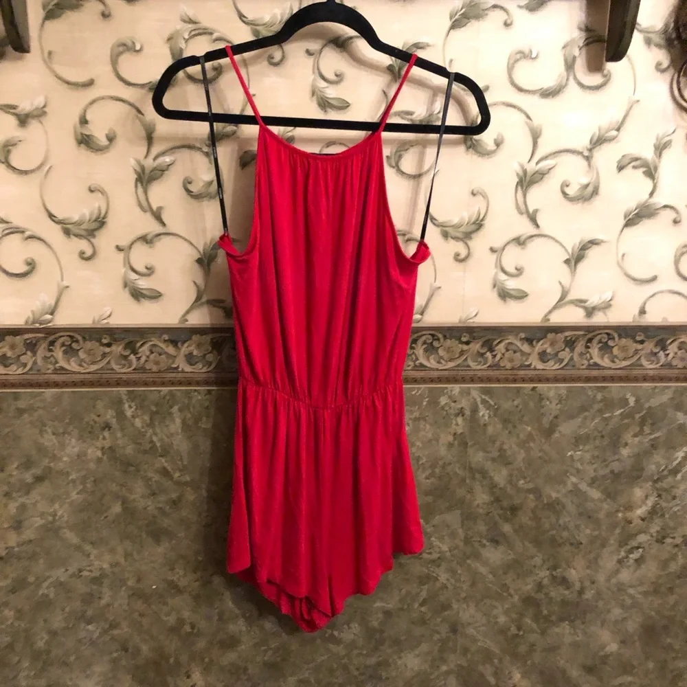 Bright red romper! - Picture 4 of 4